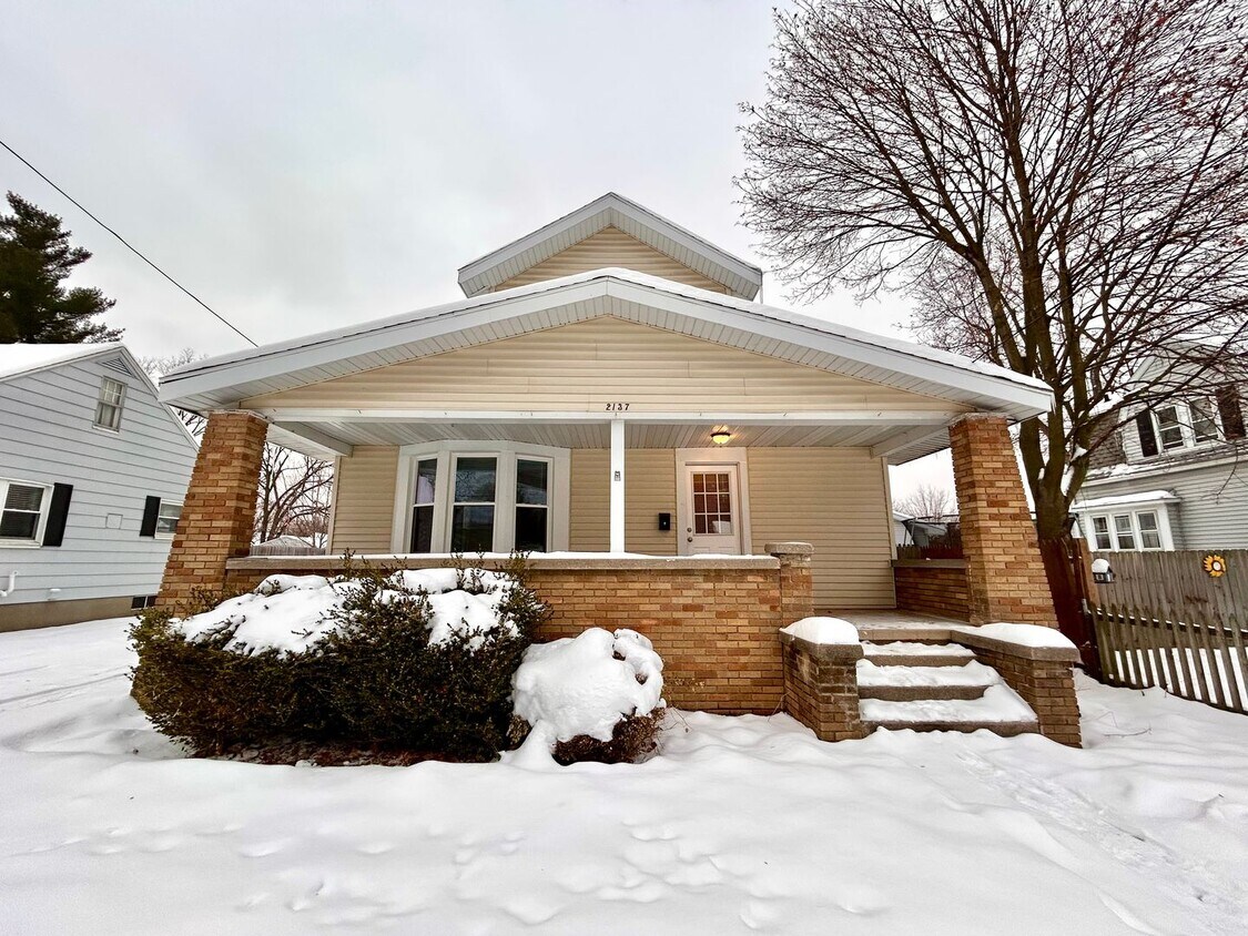 Primary Photo - Three Bedroom Home in Northeast Grand Rapids