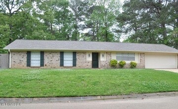 Building Photo - 31 Pebble Hill Dr