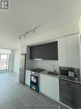 Building Photo - 50 Upper Mall Wy