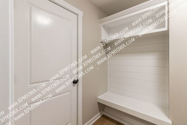 Building Photo - PRIVATE BACKYARD!! 4 Bedroom, 3 Bath Home ...