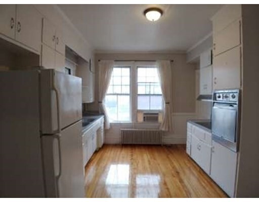 Primary Photo - 121 Pleasant St