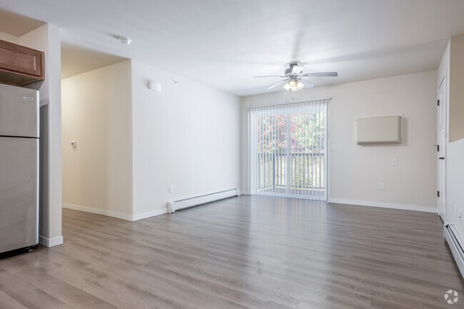 2BR, 2BA - 1004SF - Living Room - Timber Ridge Apartments