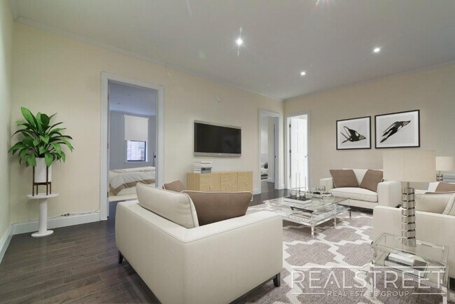 Foto del edificio - 2 Bed In Prime Brooklyn Heights