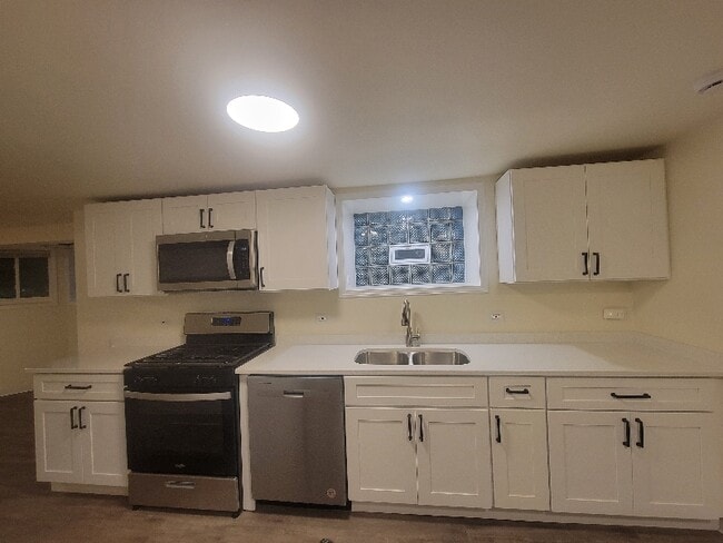 Building Photo - 1650 N Tripp Ave