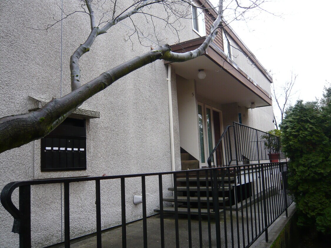 Foto principal - 315 13th Ave E