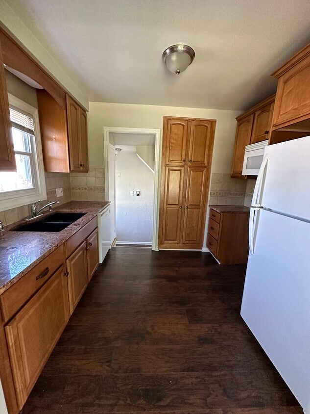 7718 Theota Ave, Parma, OH 44129 - House Rental in Parma, OH