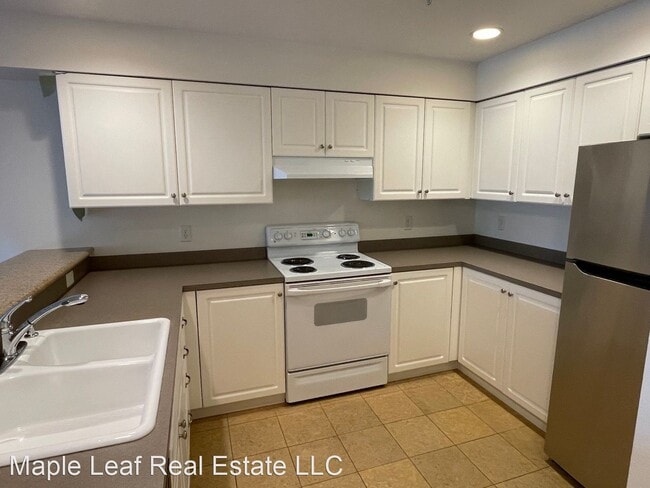 Building Photo - 1 br, 1 bath House - 9222 Roosevelt Way NE...