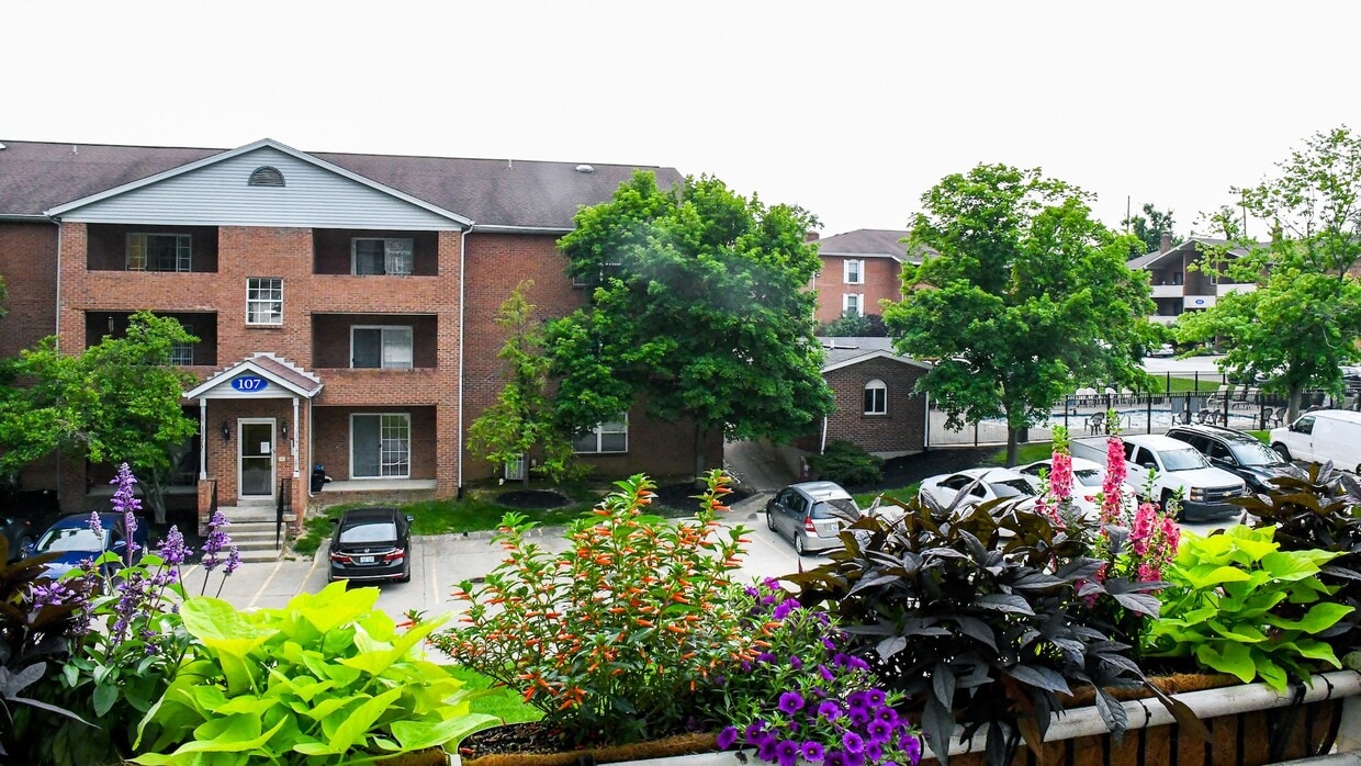 Primary Photo - Summit Crossing Apartments