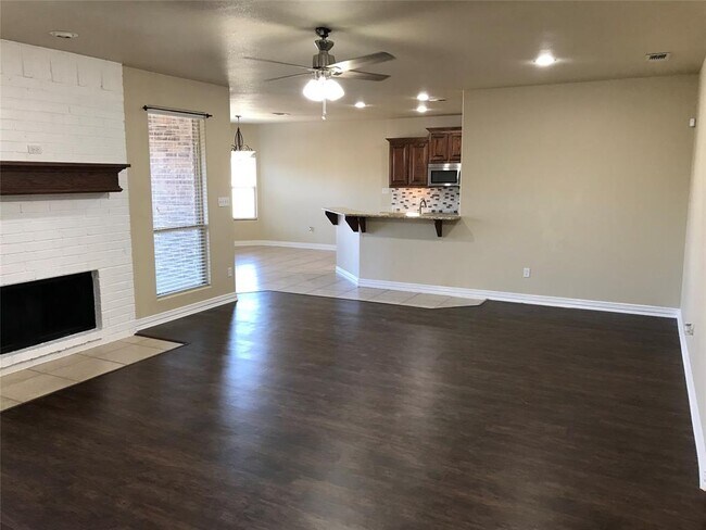 Building Photo - 2800 Willow Ridge Cir