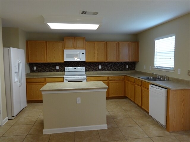 Building Photo - 7522 Drake Cyn