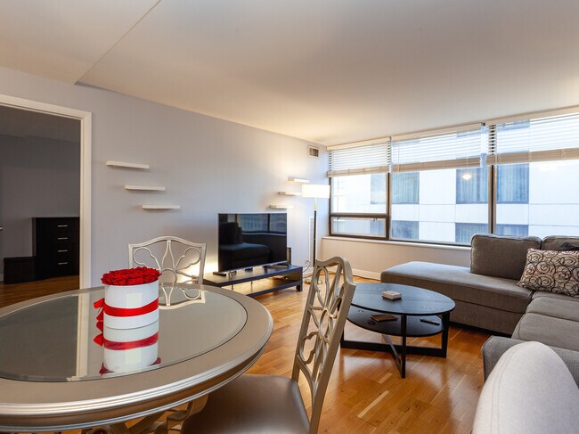 Foto del edificio - 233 E Erie St