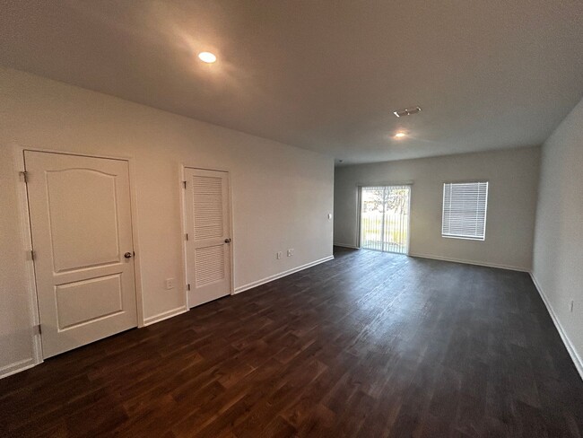 Building Photo - 3/2 Townhome in Bay Pointe! HALF OFF RENT ...