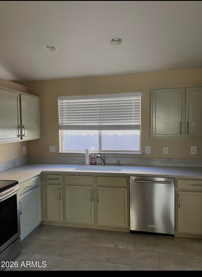 Building Photo - 2463 E Springfield Pl