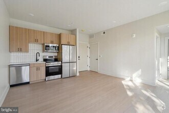 Building Photo - 5521 Wayne Ave
