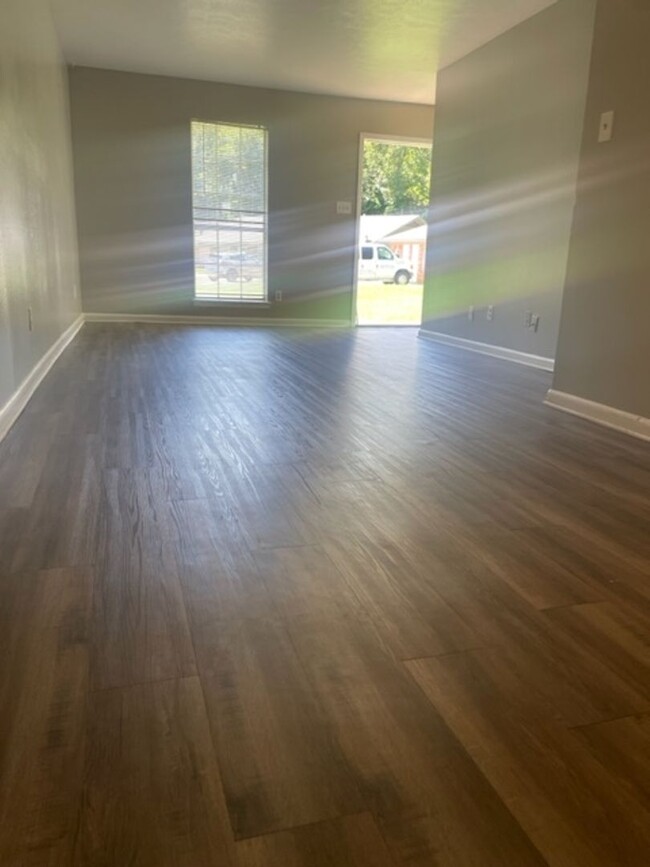 Building Photo - 2400 Brookridge