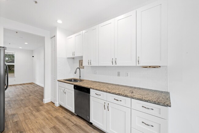 Foto del edificio - 4305 Parkside Dr