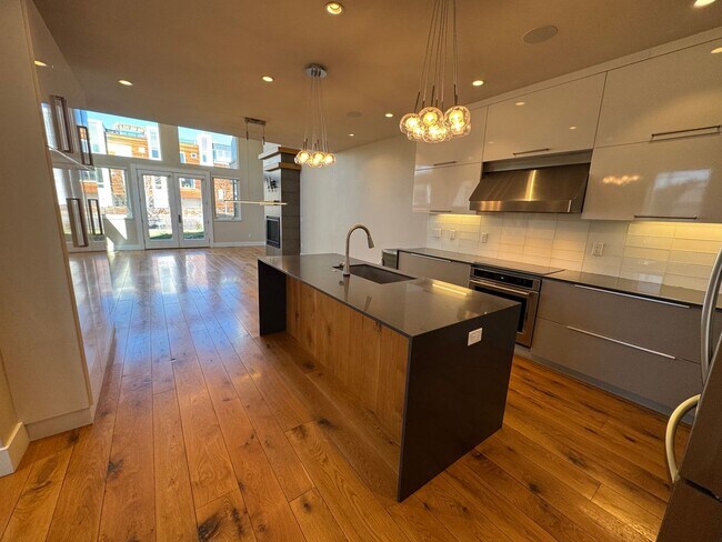 Foto del edificio - Perfect Sloan Lake Home with all the features and great views