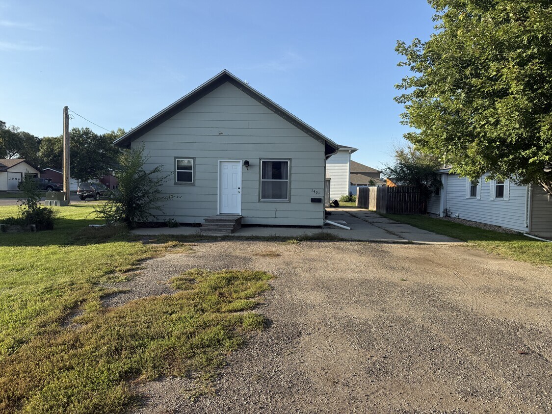 Primary Photo - 1401 8th Ave NE