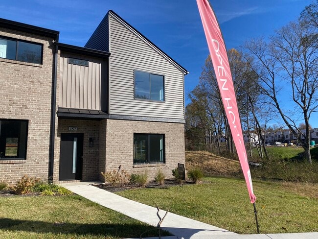 End townhouse unit - 157 Allure Dr