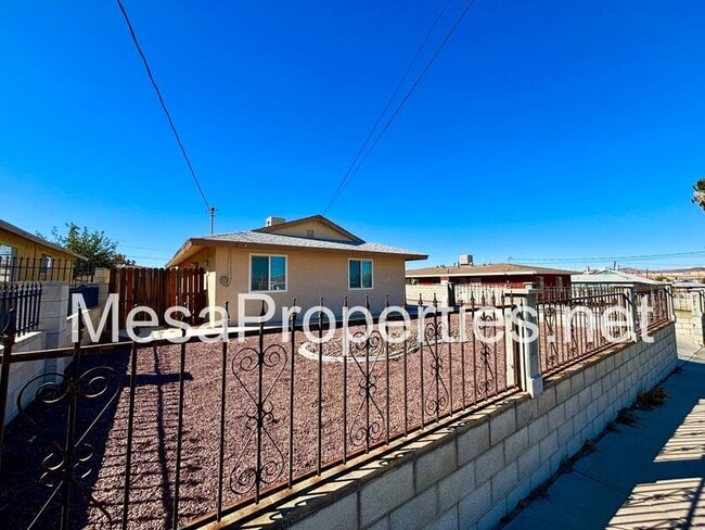 Foto del edificio - 1210 Oasis Dr