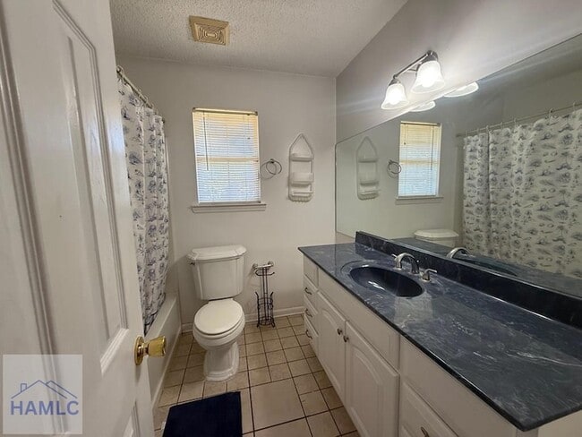 Building Photo - 703 Tray Ct