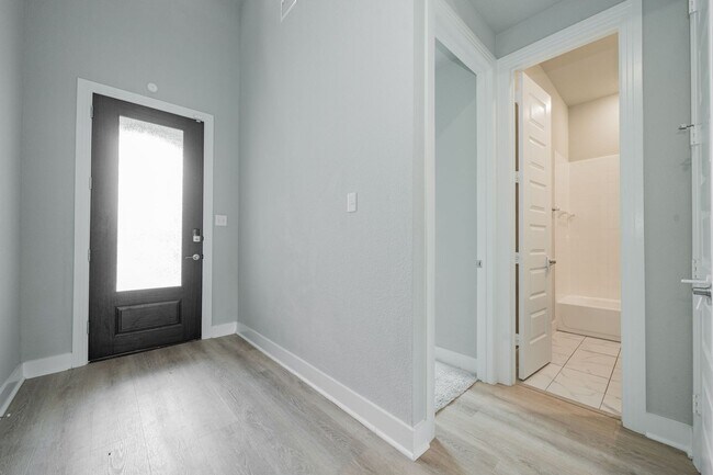 Foto del edificio - Stunning 4-bedroom, 3-bathroom home locate...