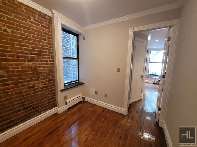 Building Photo - Mott Street