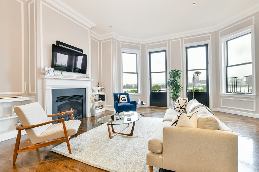 Primary Photo - 298 Beacon St
