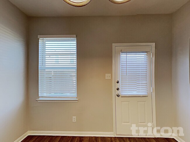 Foto del edificio - 17142 Common Point Dr