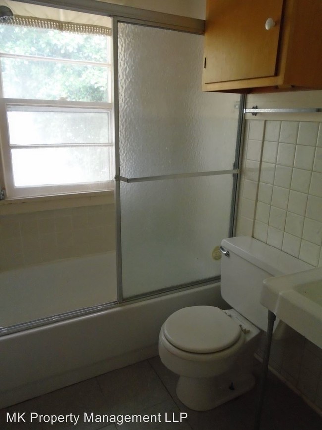Building Photo - 1404 Legore Ln