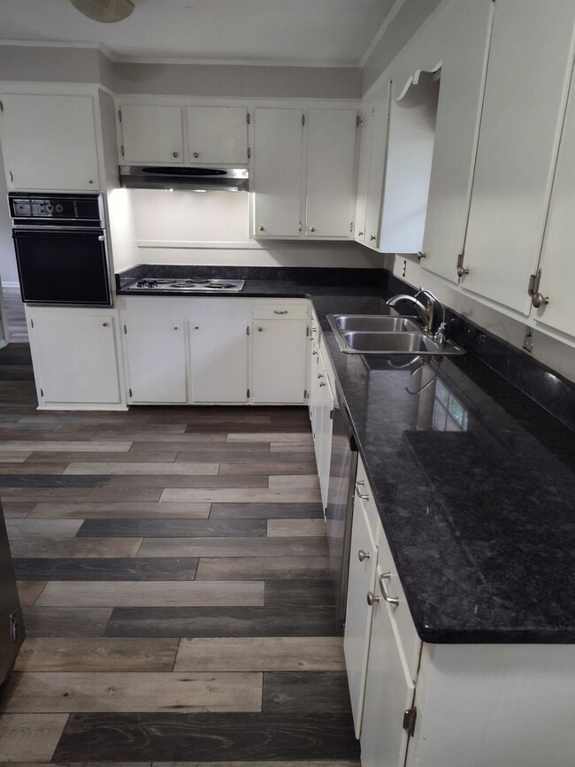 Building Photo - 5301 Venetian Way