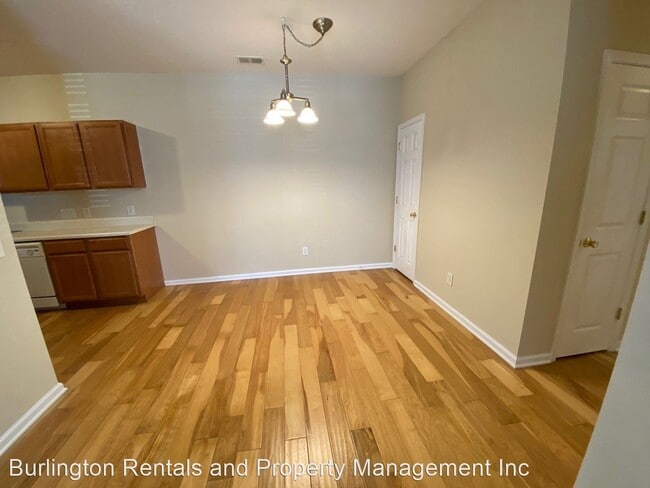 Building Photo - 2 br, 2 bath House - 3009 Winston Dr #88