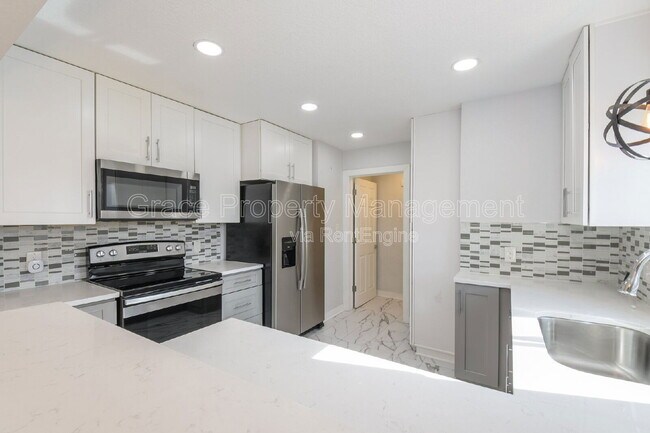 Foto del edificio - 322 N Raleigh St