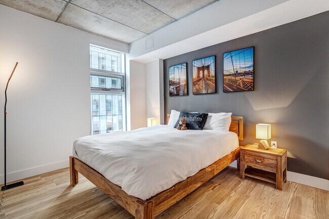 Building Photo - 1020 Rue de Bleury