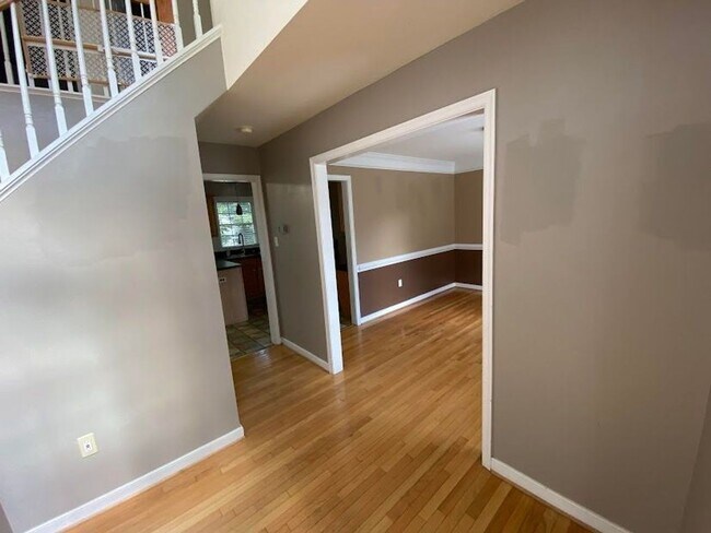 Building Photo - Bayhill Pointe - 4 Bedroom 2 1./2 Bath Col...