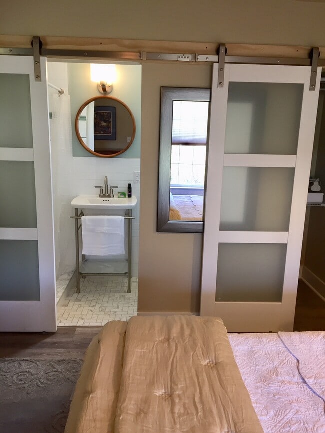 Building Photo - 375 Weaverville Rd