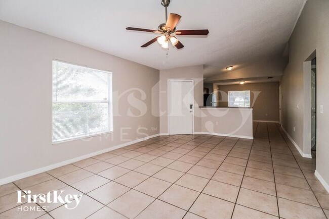 Foto del edificio - 7548 Groveoak Dr