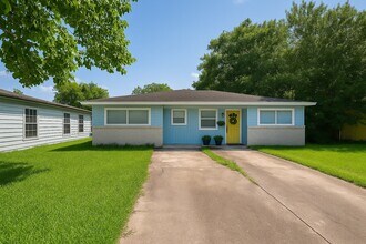 Building Photo - 610 N Vionett Ln