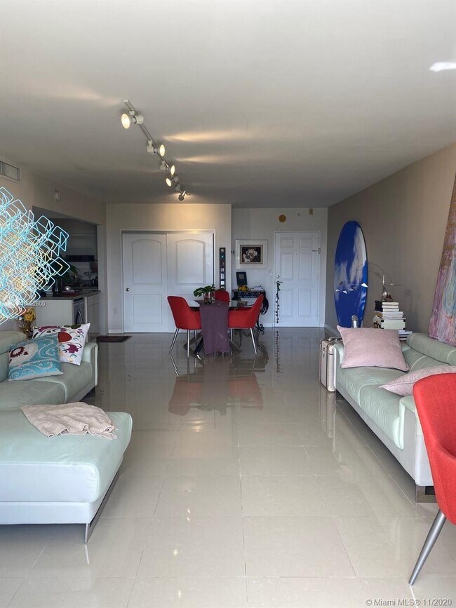 Foto del edificio - 10350 W Bay Harbor Dr