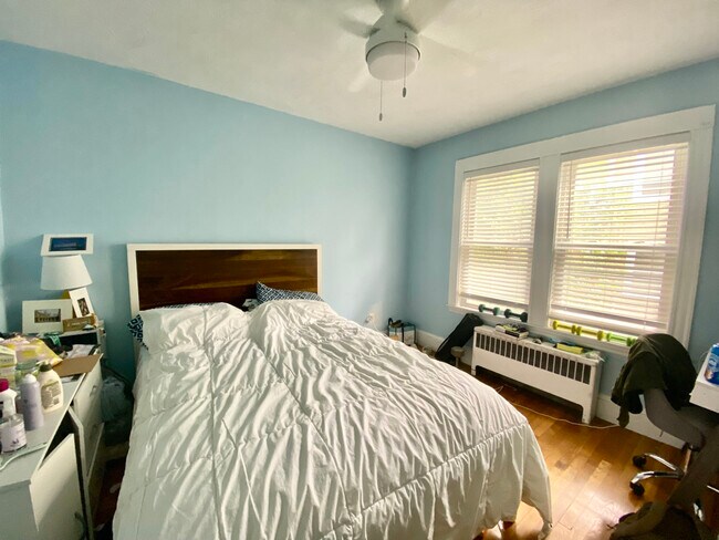 Foto del edificio - 1446 Centre St