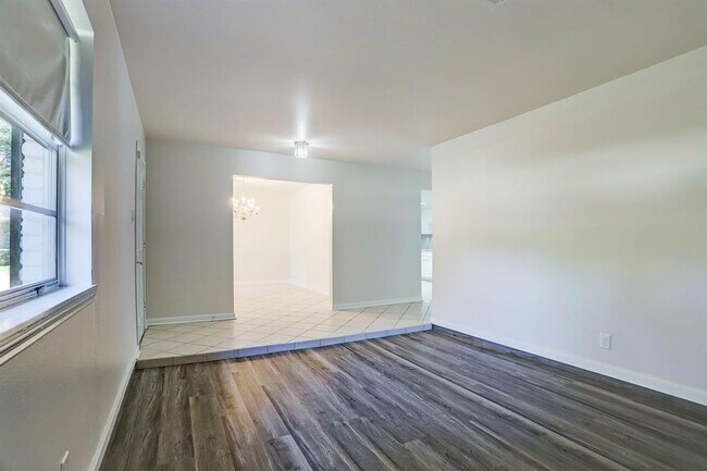 Building Photo - 14002 Woodthorpe Ln