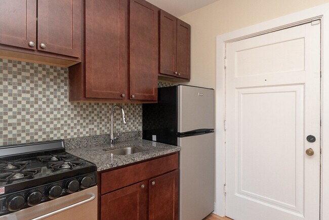 Building Photo - 4546 N Damen Ave