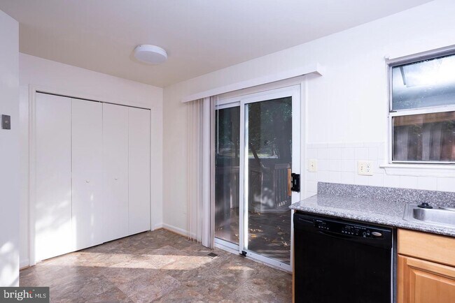 Building Photo - 9526 Clocktower Ln