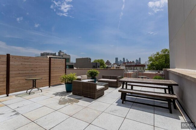 Building Photo - 1 bedroom in Astoria NY 11102