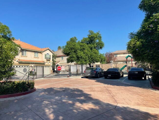 Foto del edificio - 16558 Paine St