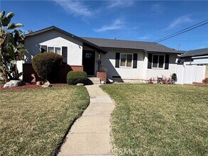 Building Photo - 9406 Rose Ave