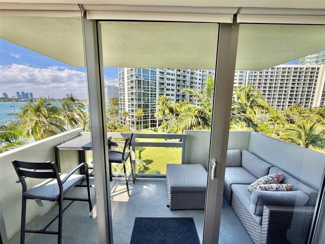 Foto del edificio - 1500 Bay Rd