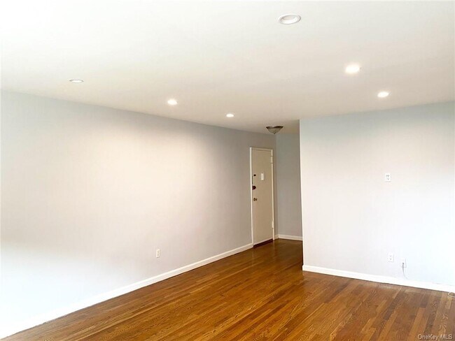 Foto del edificio - 51 Maple Ave