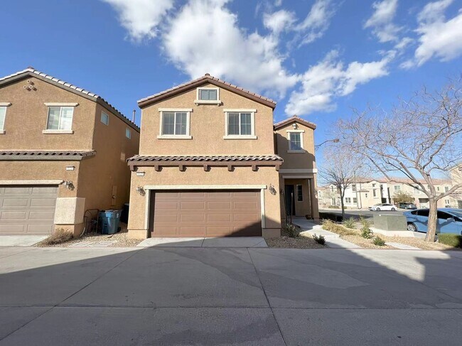Foto del edificio - Beautiful two-story single-family home