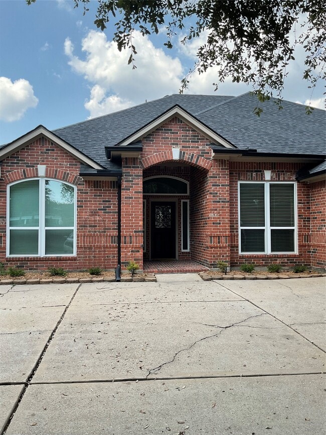 Building Photo - 12110 Shadowpoint Dr